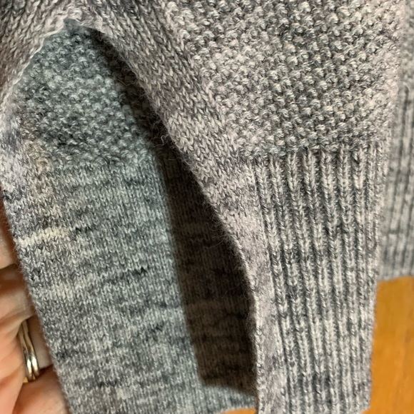 GAP Women’s Hoodie Long Sleeve Gray Sweater Sz  M Drawstring Neckline Excellent - Picture 4 of 5